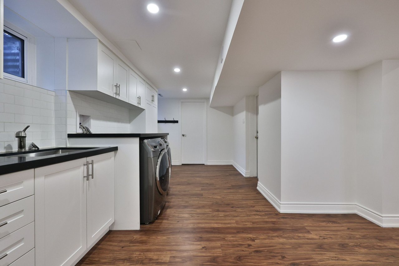 1439 Larchview Trail