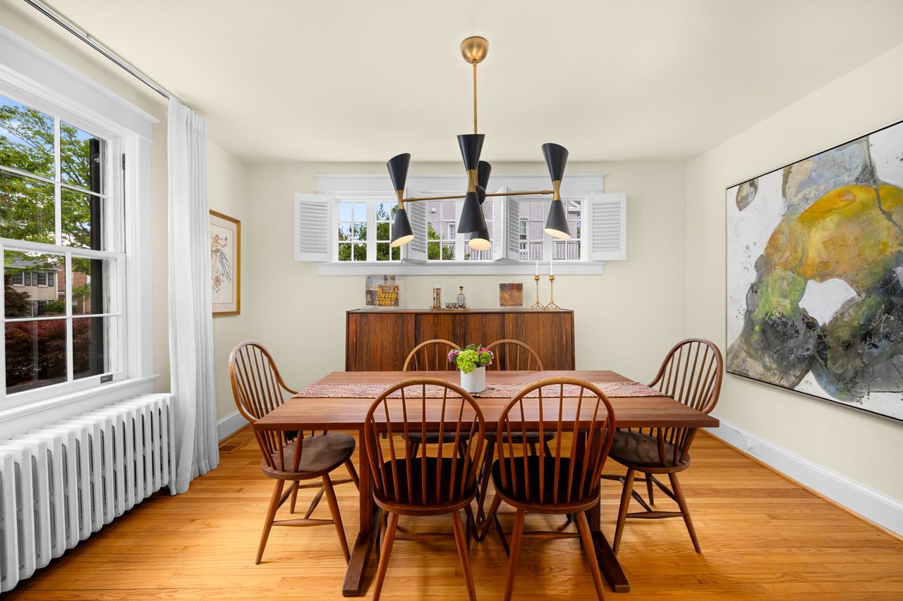 22 W OAK STREET