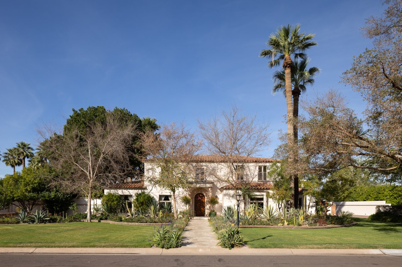 3042 N MANOR Drive E