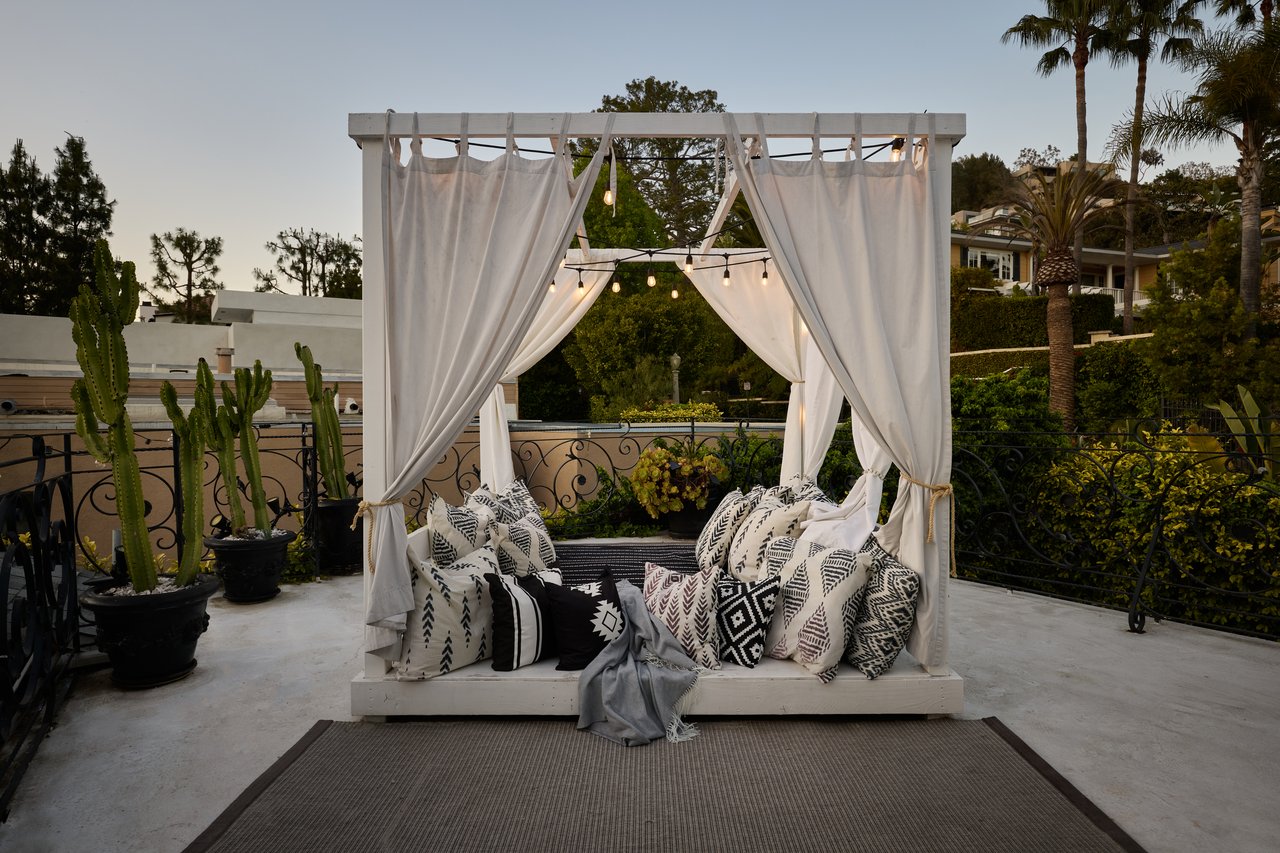 1583 Lindacrest Dr, Beverly Hills