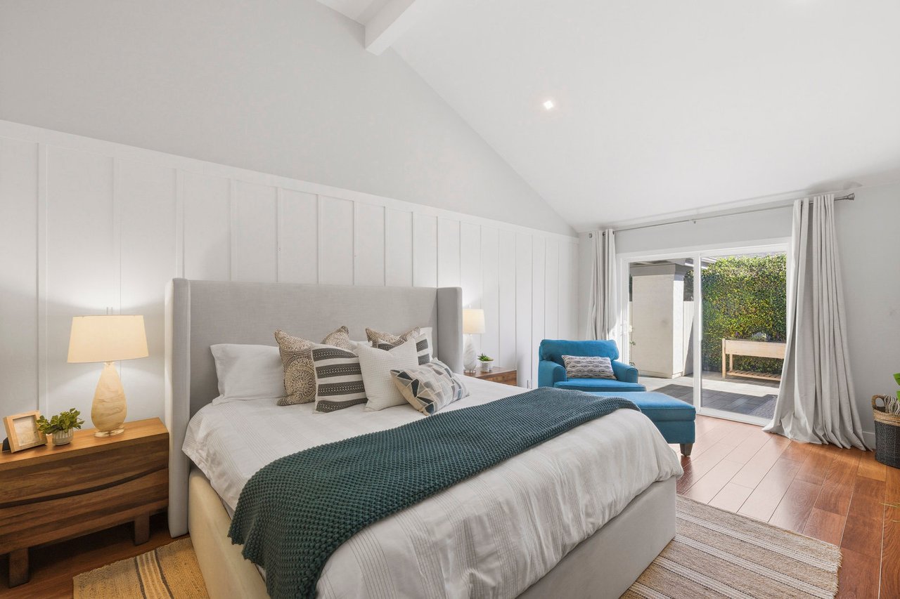 1541 Via Entrada Del Lago