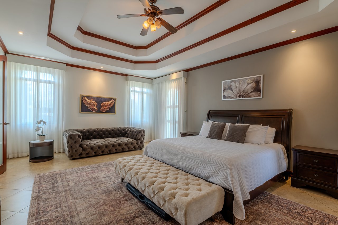 Luxury Home with Pool, Bar Area & Resort-Level Amenities | 5br, 4ba in Perez Zeledon 