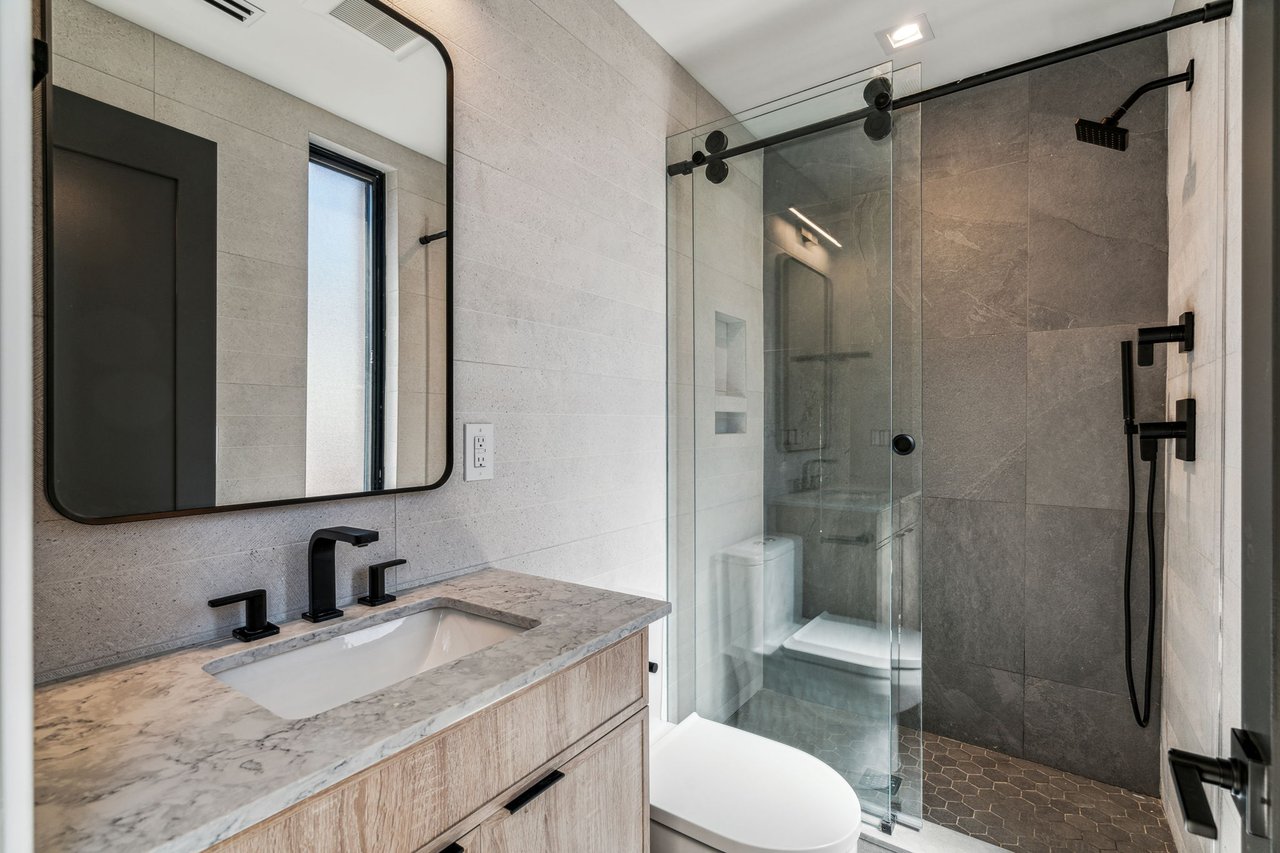 342 S Hicks St, Philadelphia, PA 19102