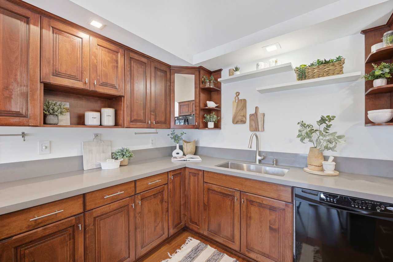 1541 Via Entrada Del Lago