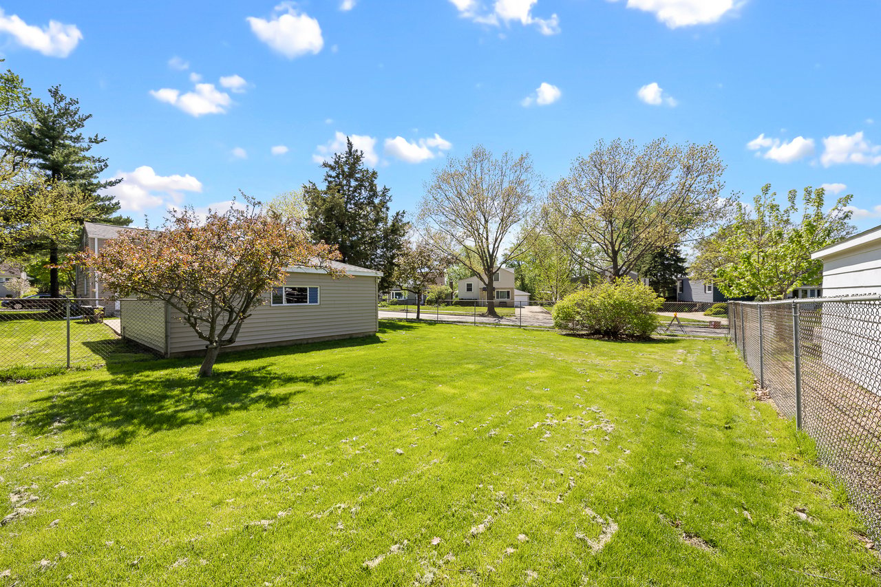 623 Green Valley Dr, Lombard