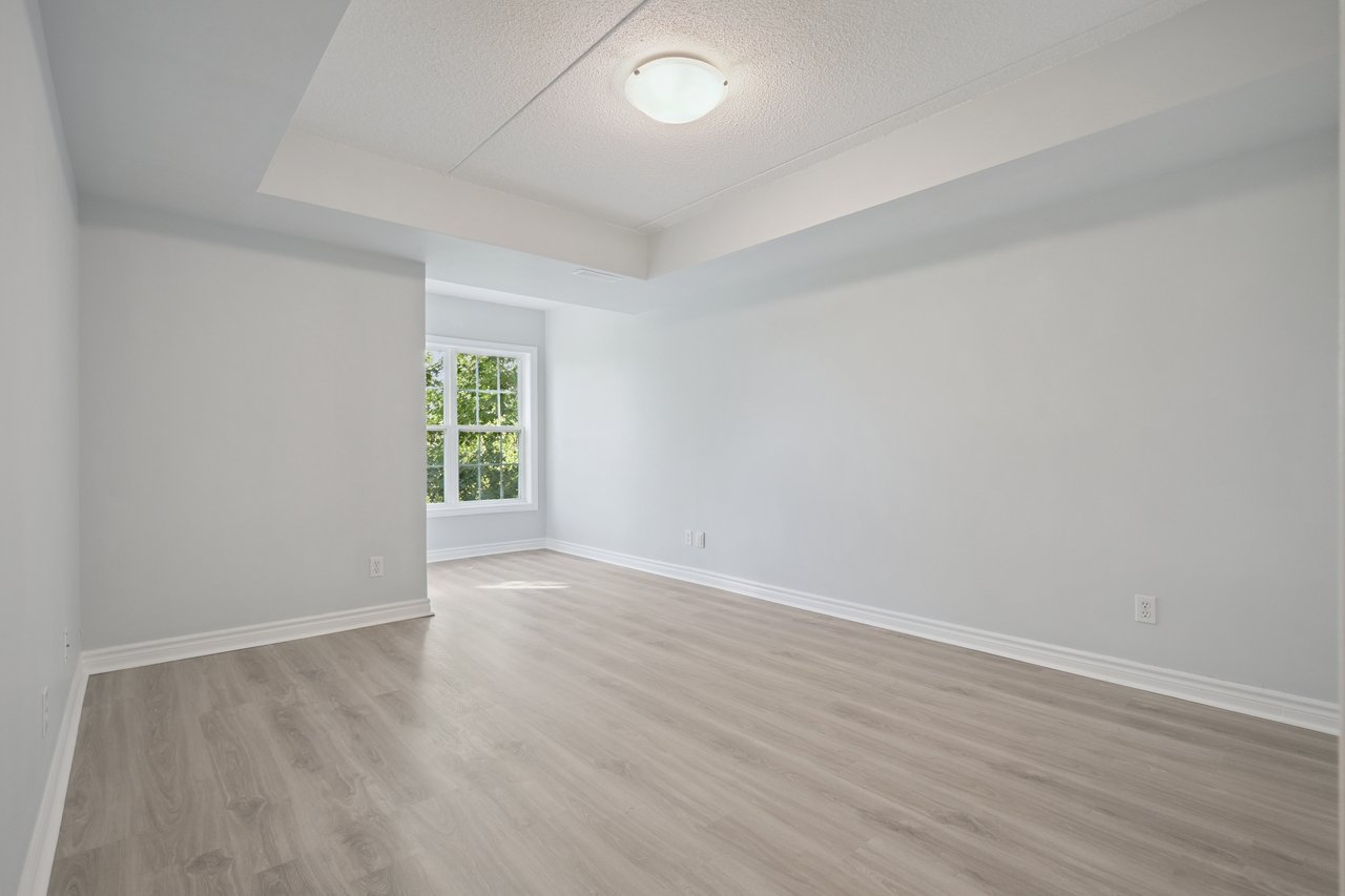 Upgraded 1 Bed+ Den Suite Overlooking Ravine