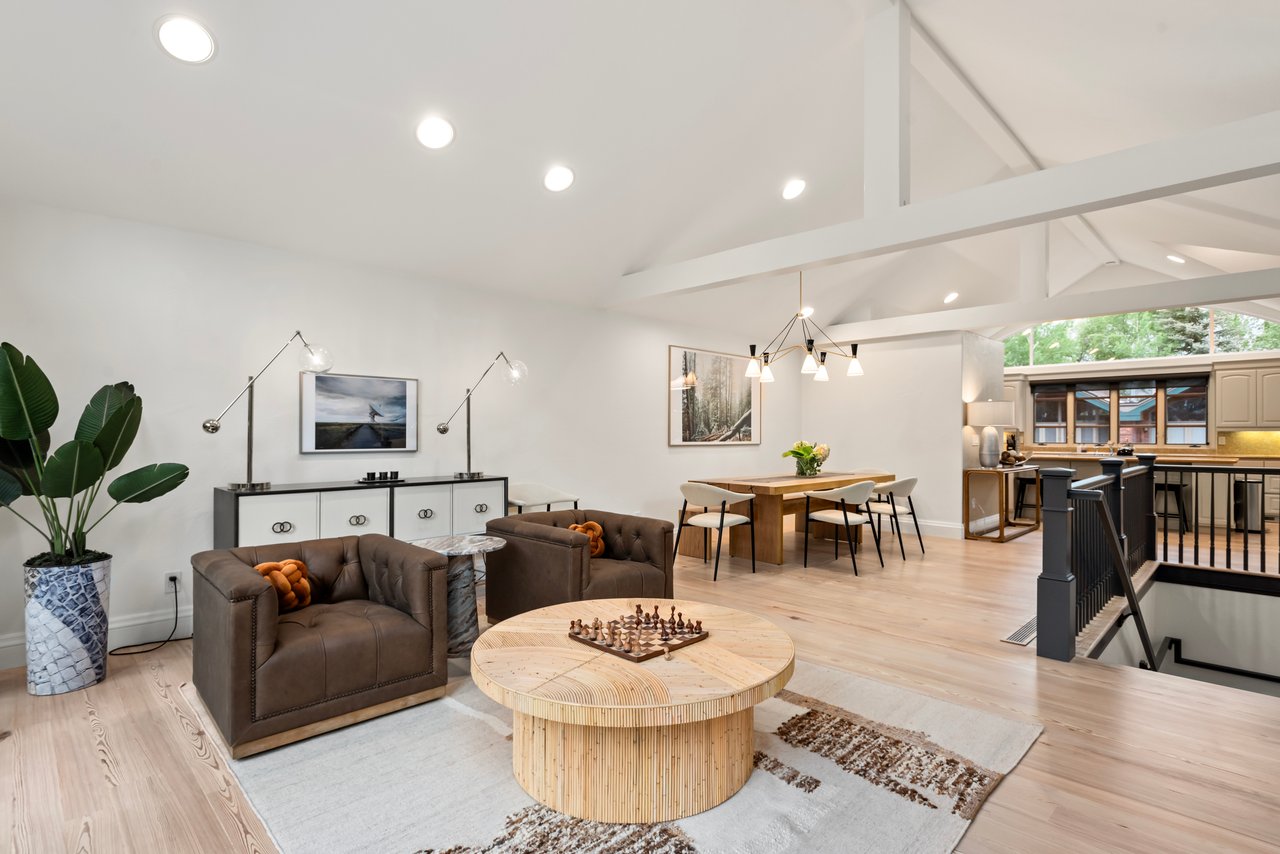 Beautiful Mountain Contemporary Townhome in Aspen Central Core