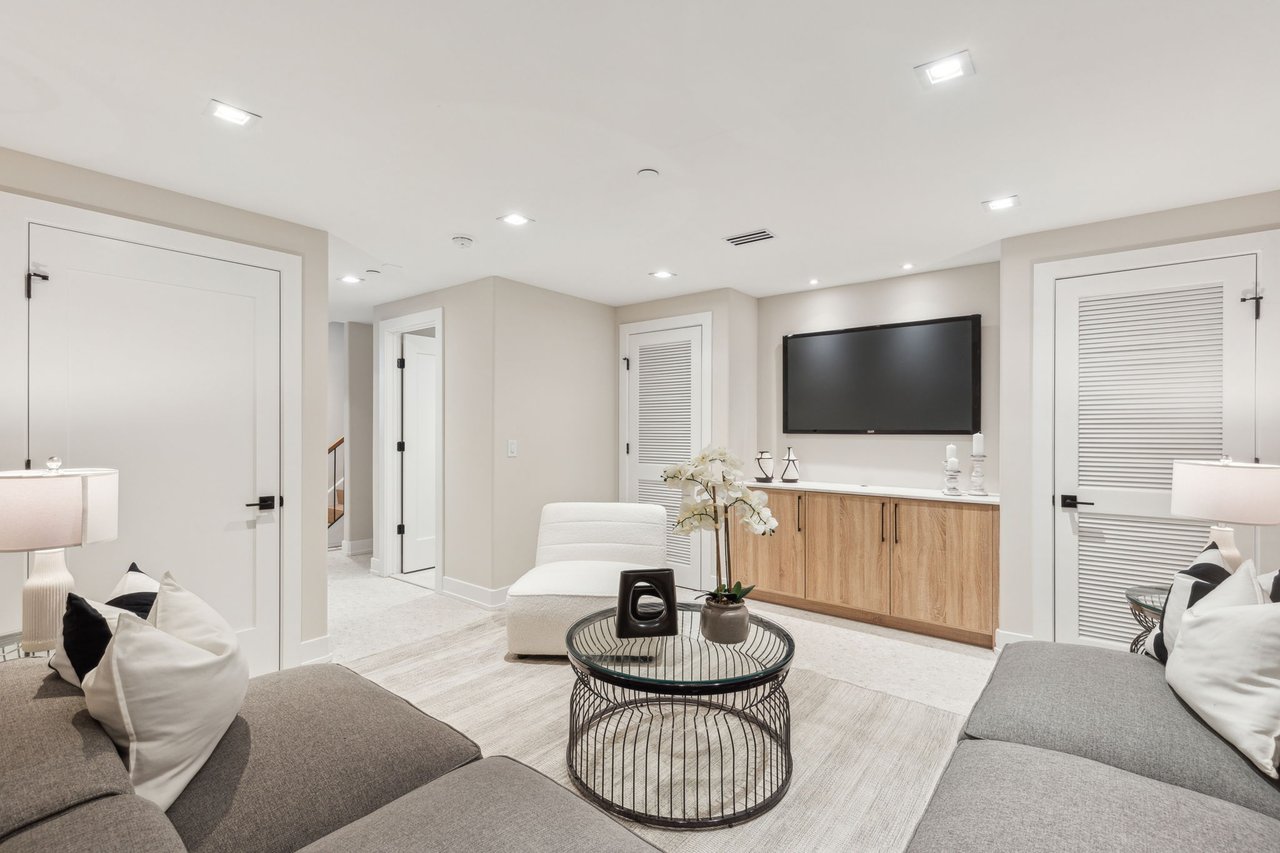 344 S Hicks St, Philadelphia, PA 19102	