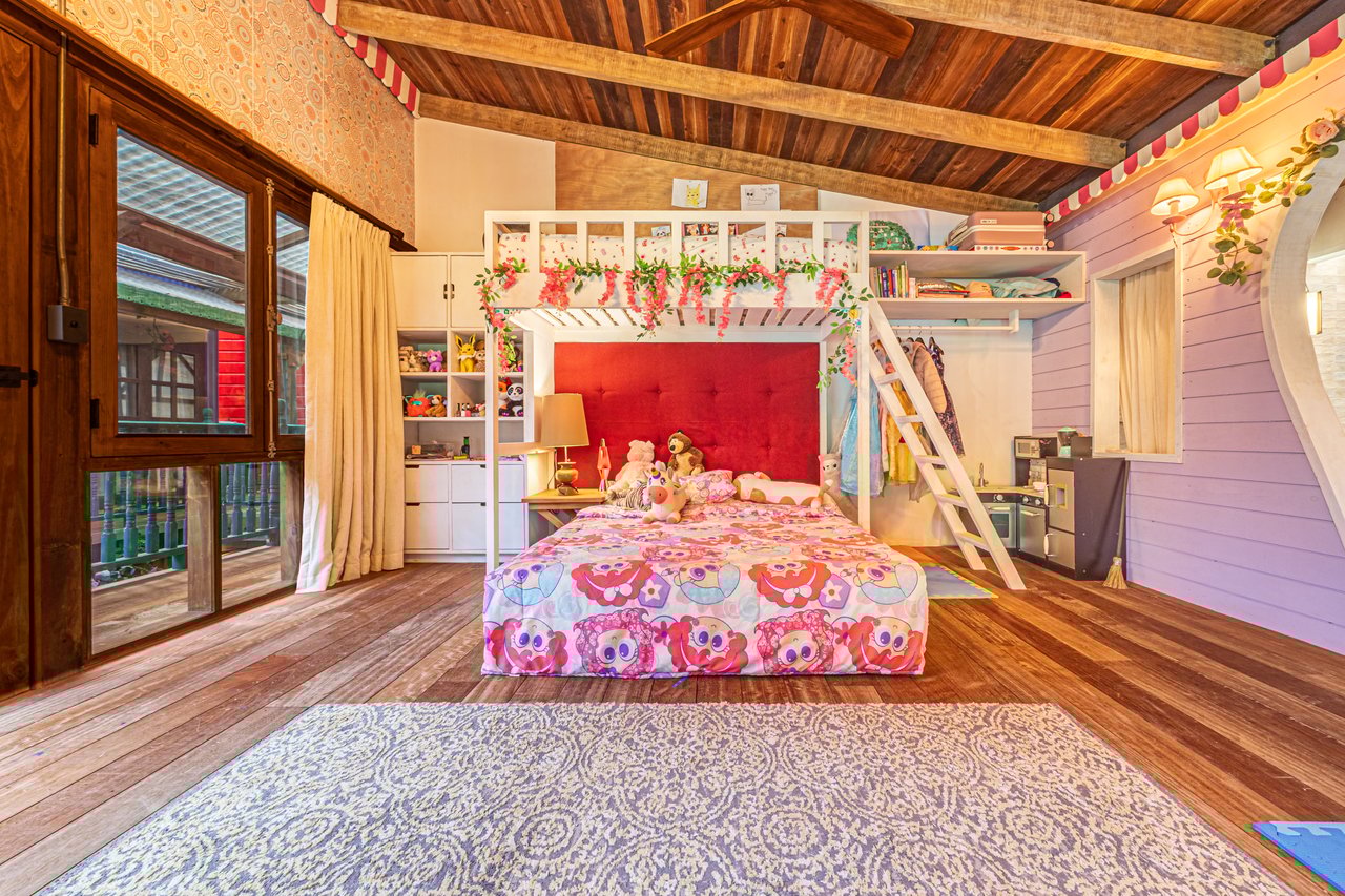 2.56 ACRES – 3 Bedroom Artistic Architectural Masterpiece, Recording Studio, Ocean View, Pool, 1 Bedroom Guest House!!!