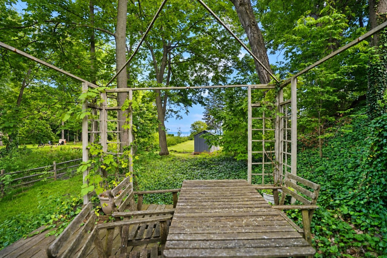 5052 Lakeshore Road, Burlington