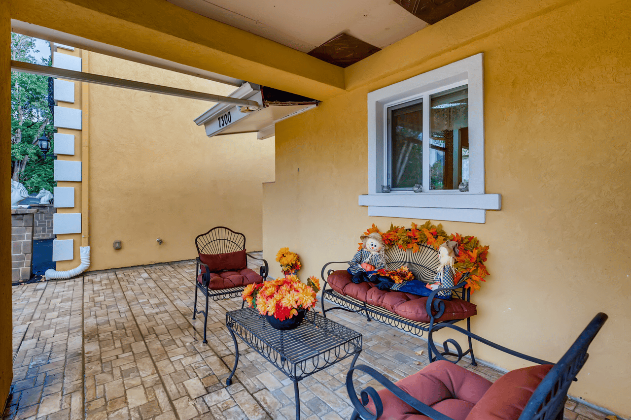 Just Listed: Endless Possibilities in Lakewood!