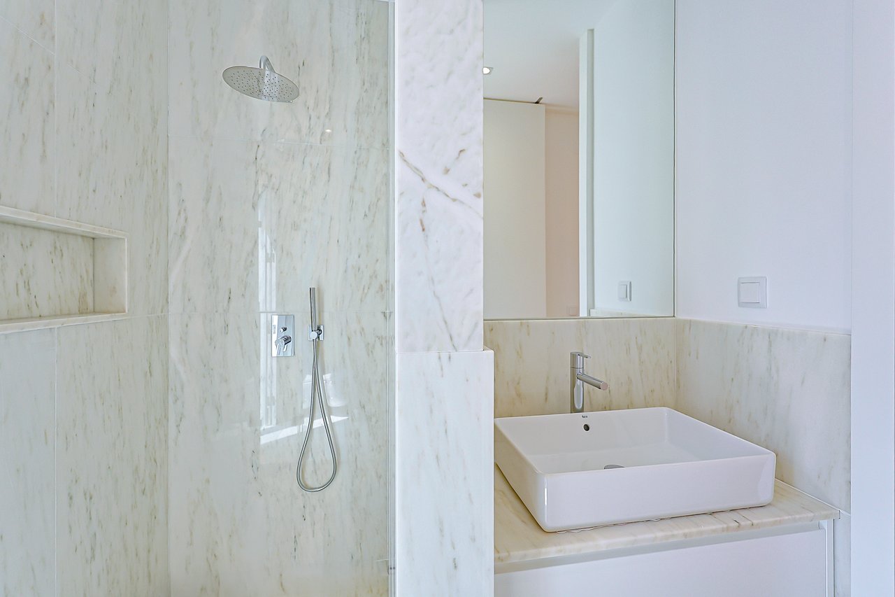 3 Bedroom Duplex with Sea View, Balcony & Private Lift in Monte Estoril