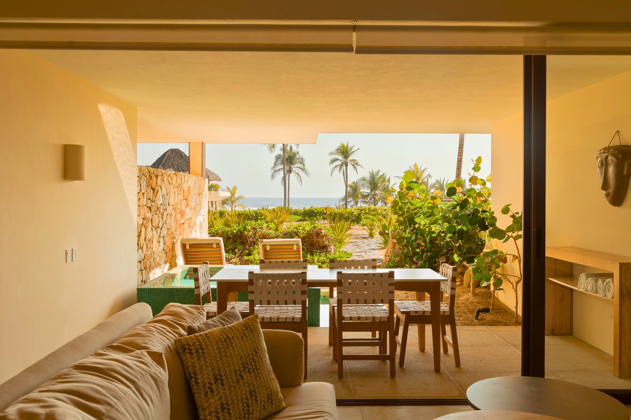 Marea Beachfront Villas H43