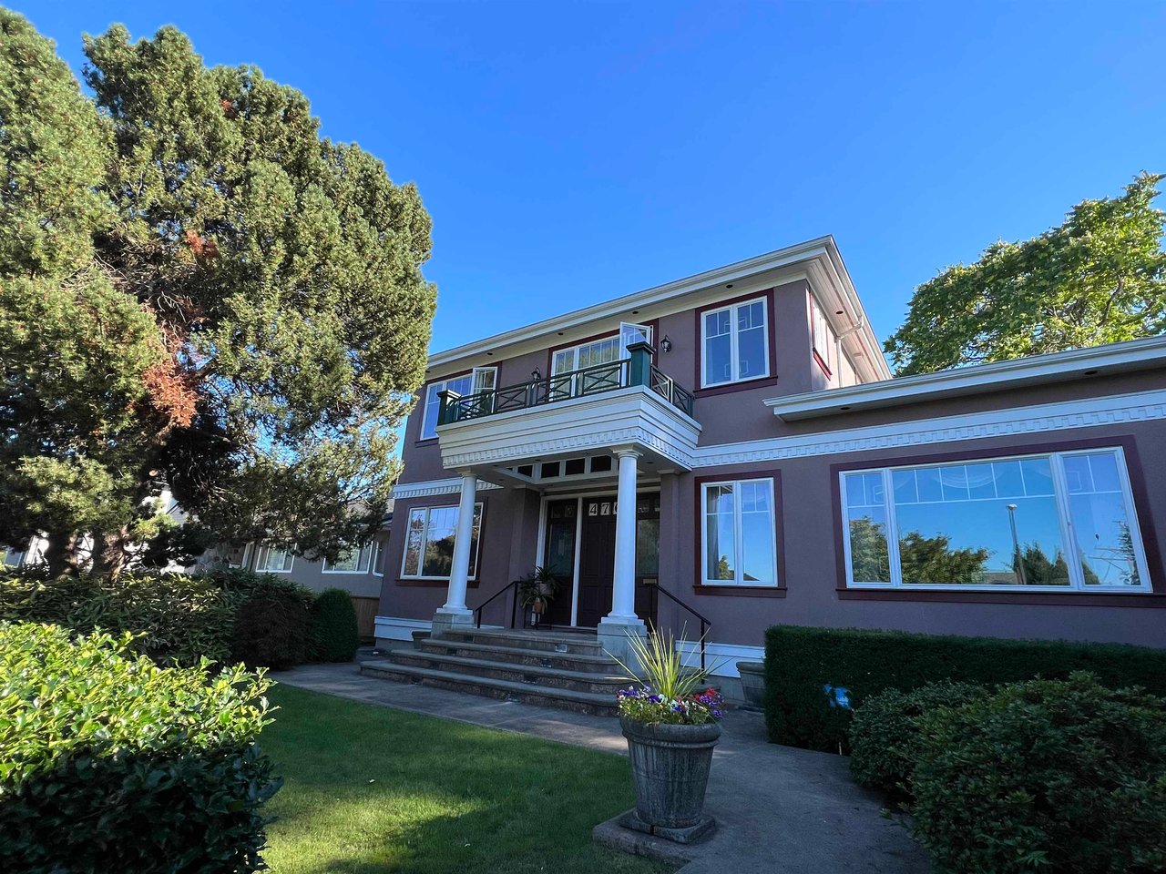 476 W 27th Ave