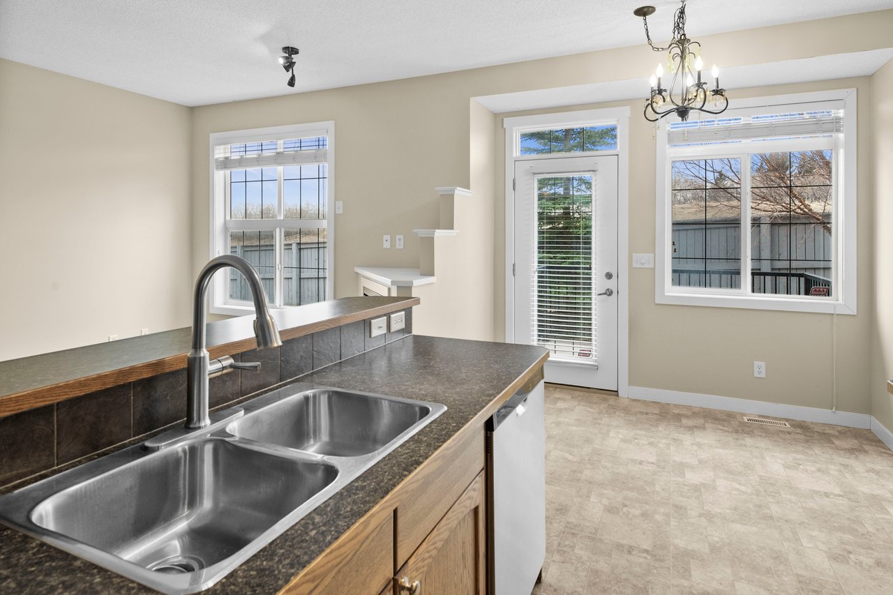 156 Rockyspring Grove NW
