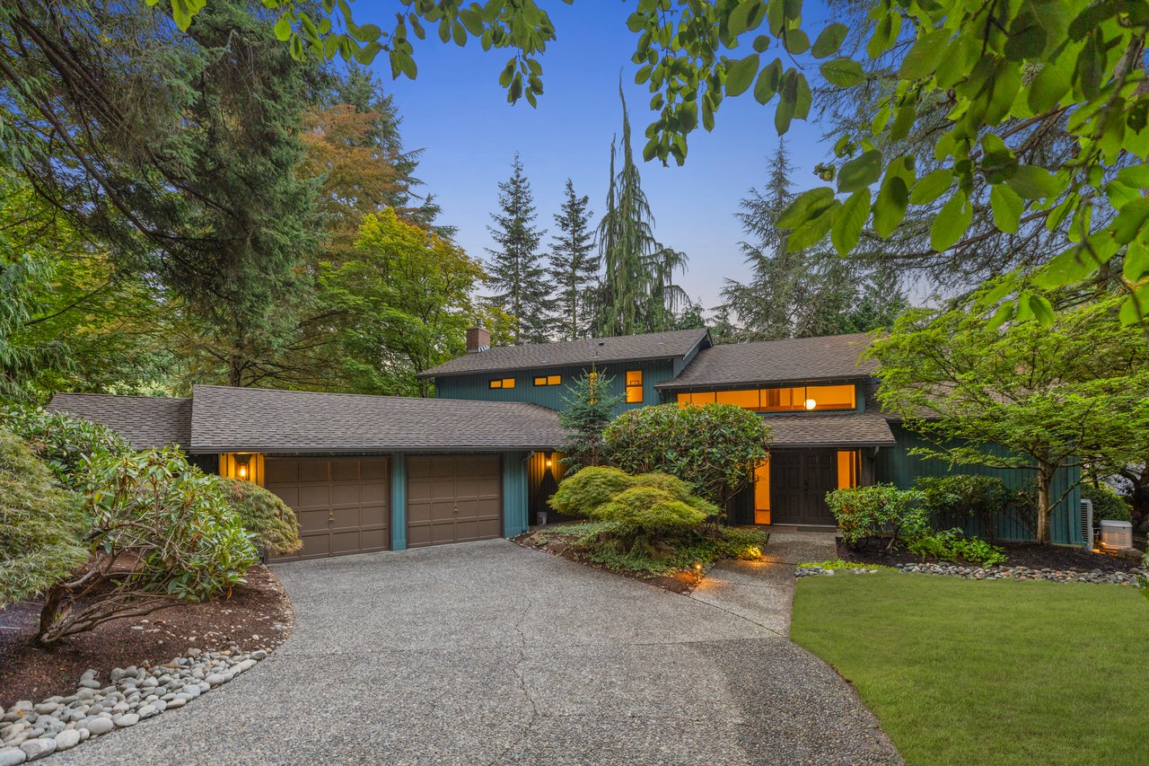Refined Living In Bridle Trails