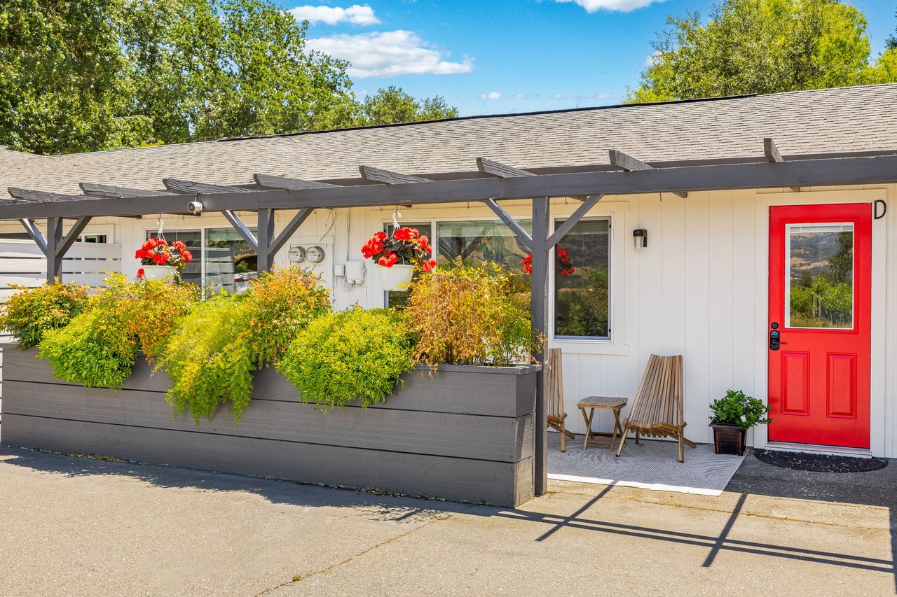 725 Lytton Station