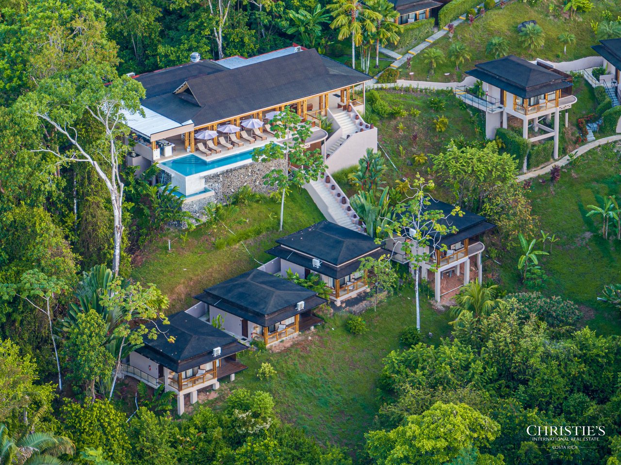 Luxury Hotel Boutique with Ocean Views | Walking distance to the beach | 13.2 Acres