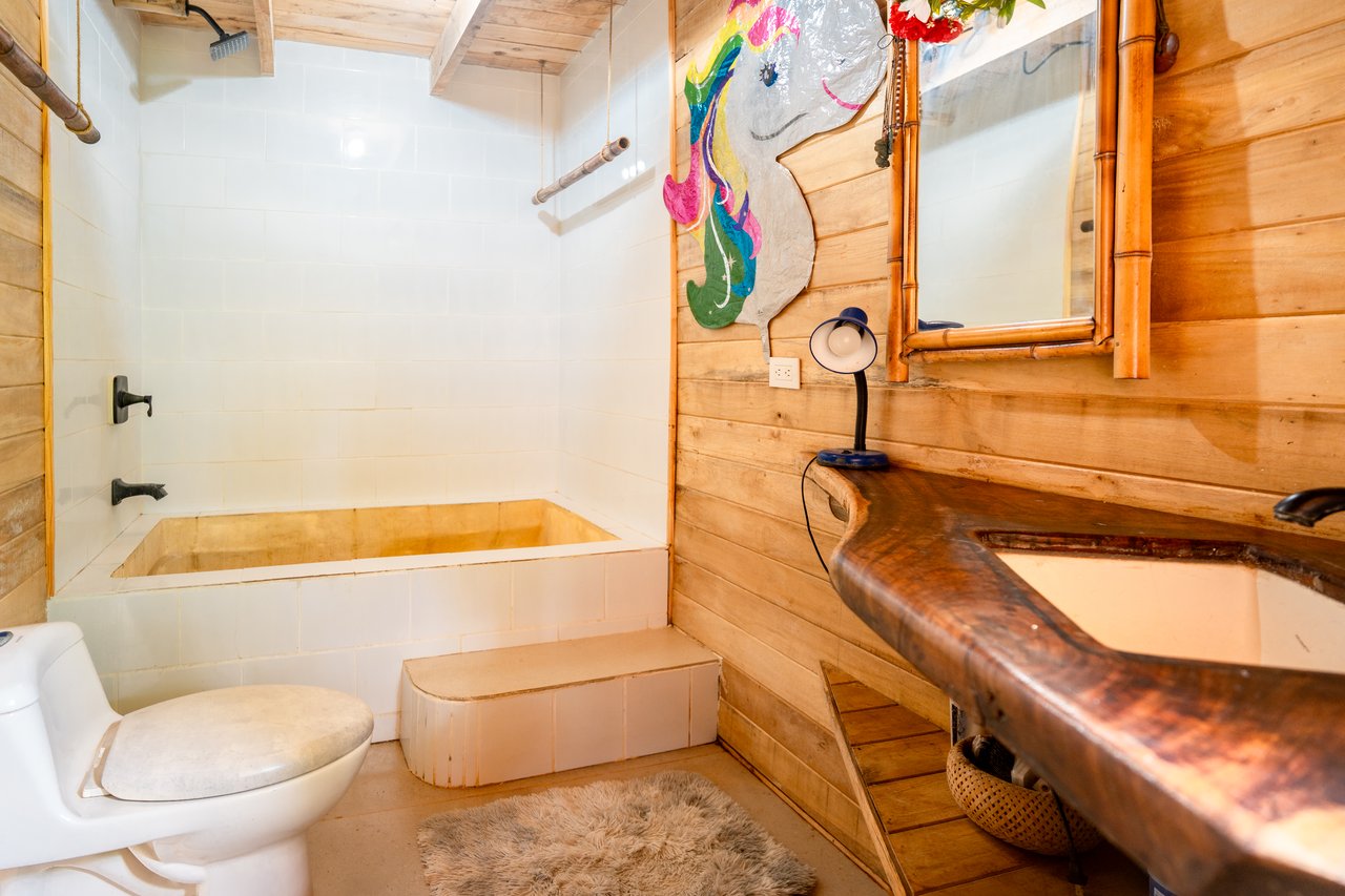 4 Bedroom 2 Bathroom Uvita Home