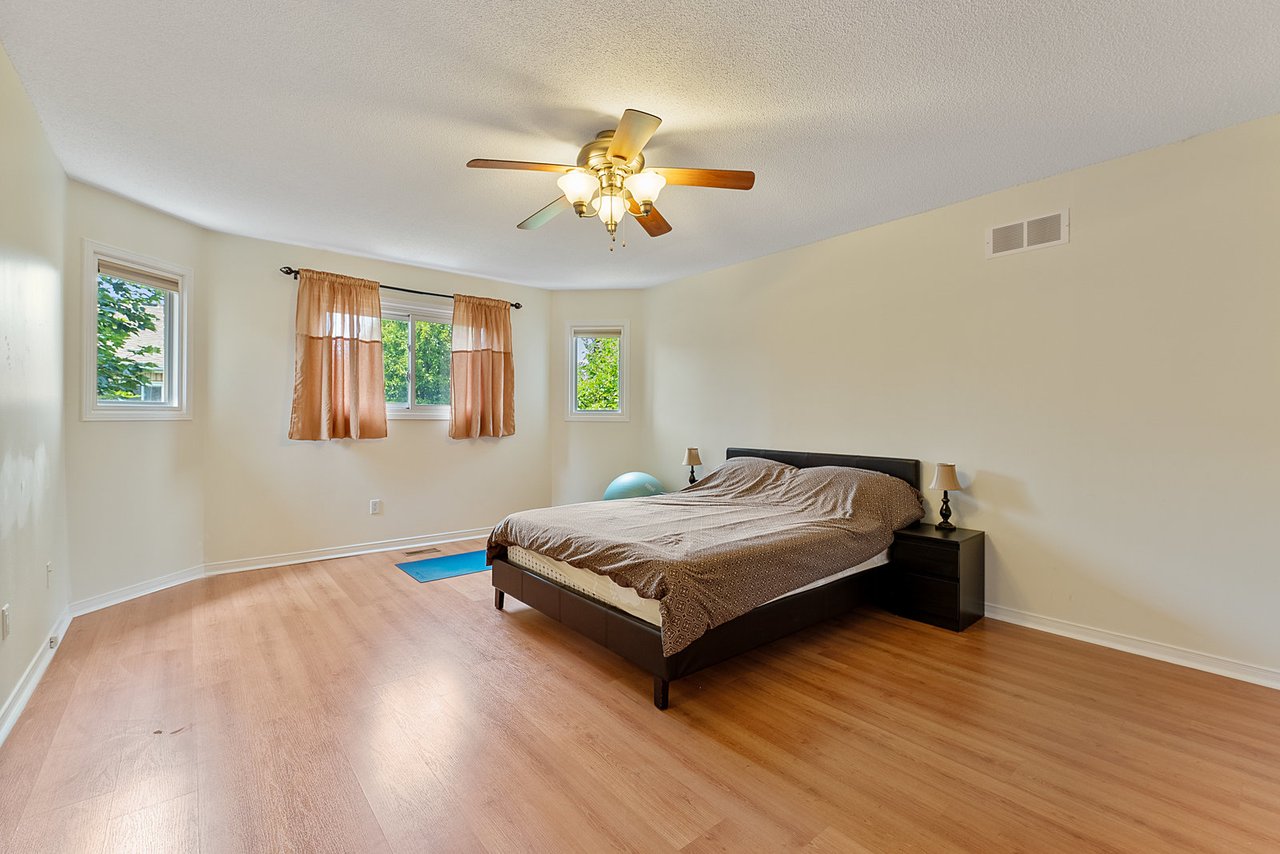 28 Thornway Ave