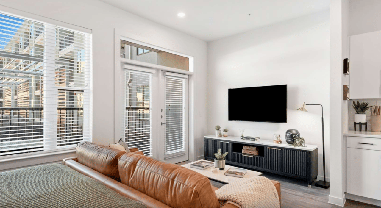 Lease today-Live up to 8 weeks for FREE!