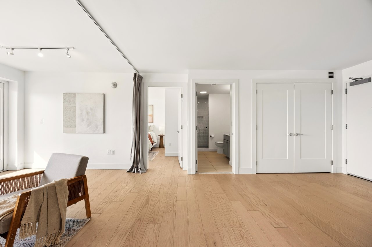 218 Washington Ave, 202, Portland