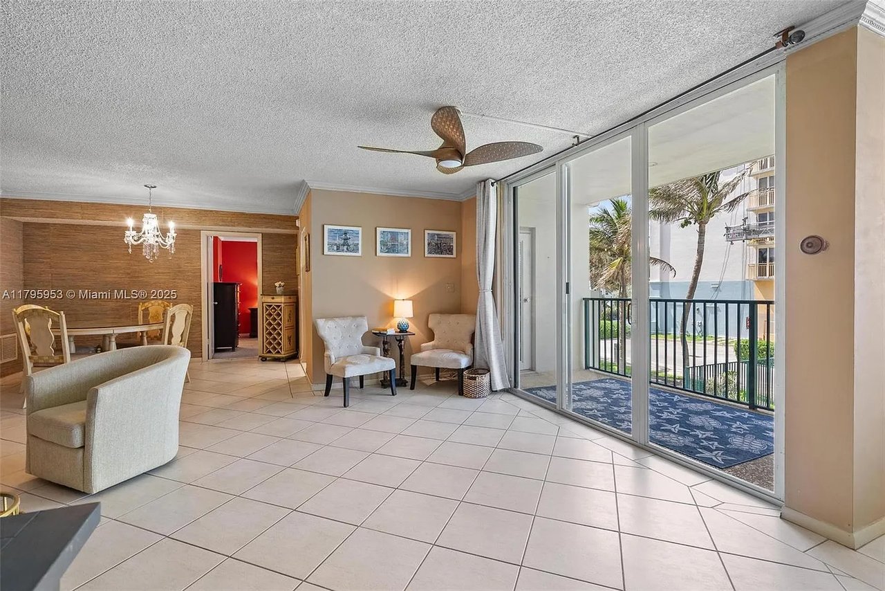 1239 Hillsboro Mile Apt 203