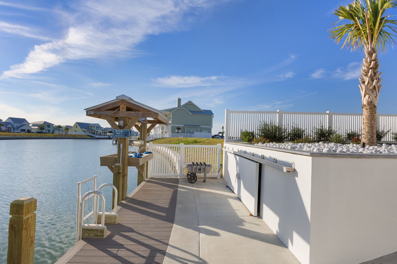 White Label - 305 Estes Drive
