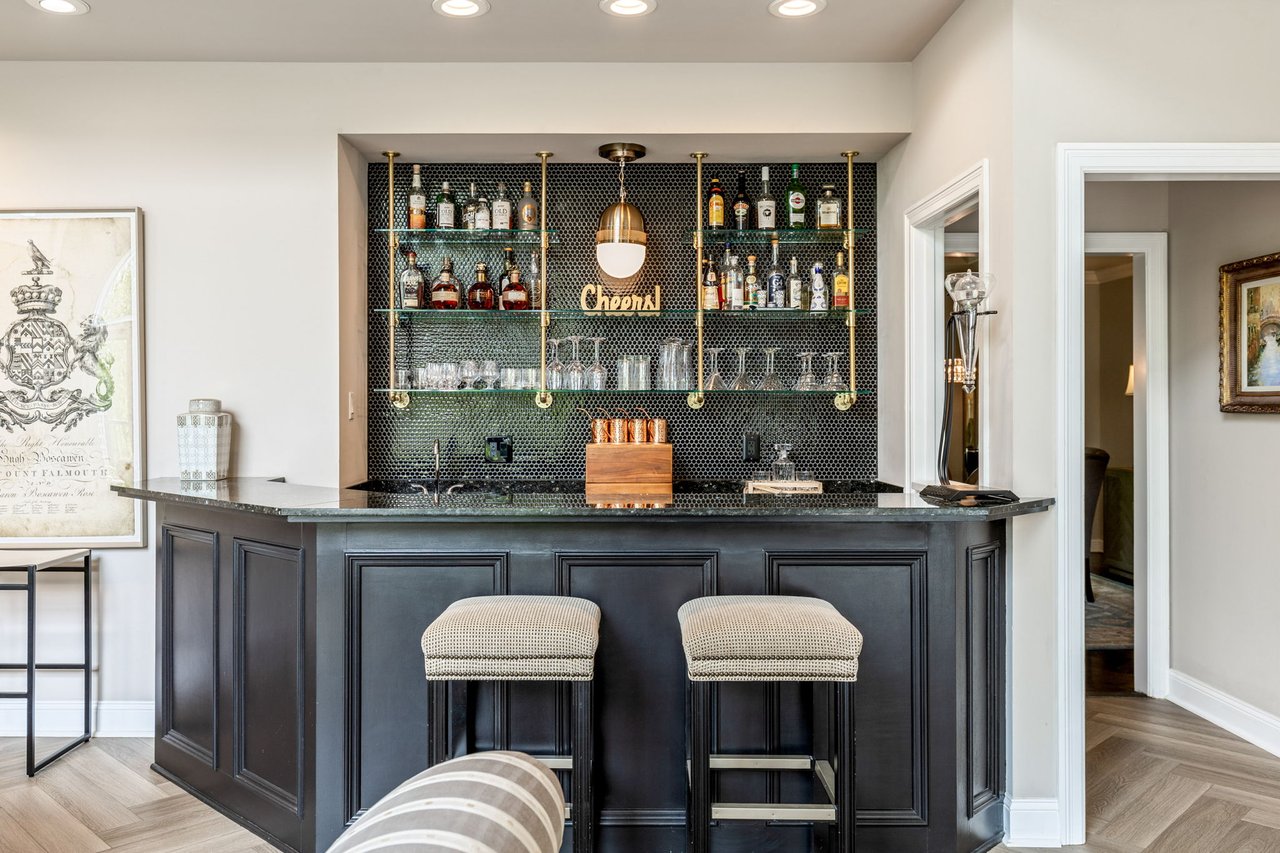 11 Lake Forest Court W