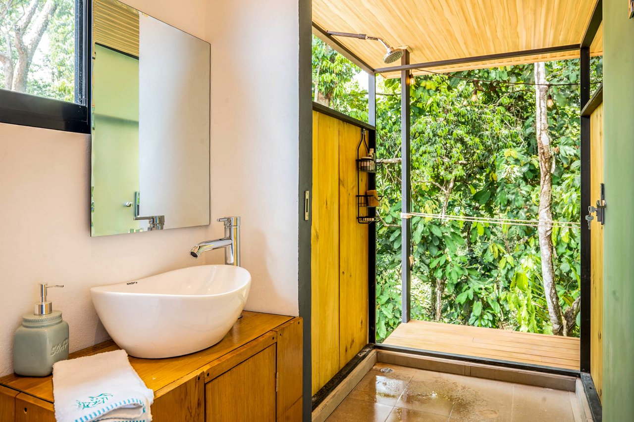 Jungle River Retreat with Airbnb & Build Space in Ojochal