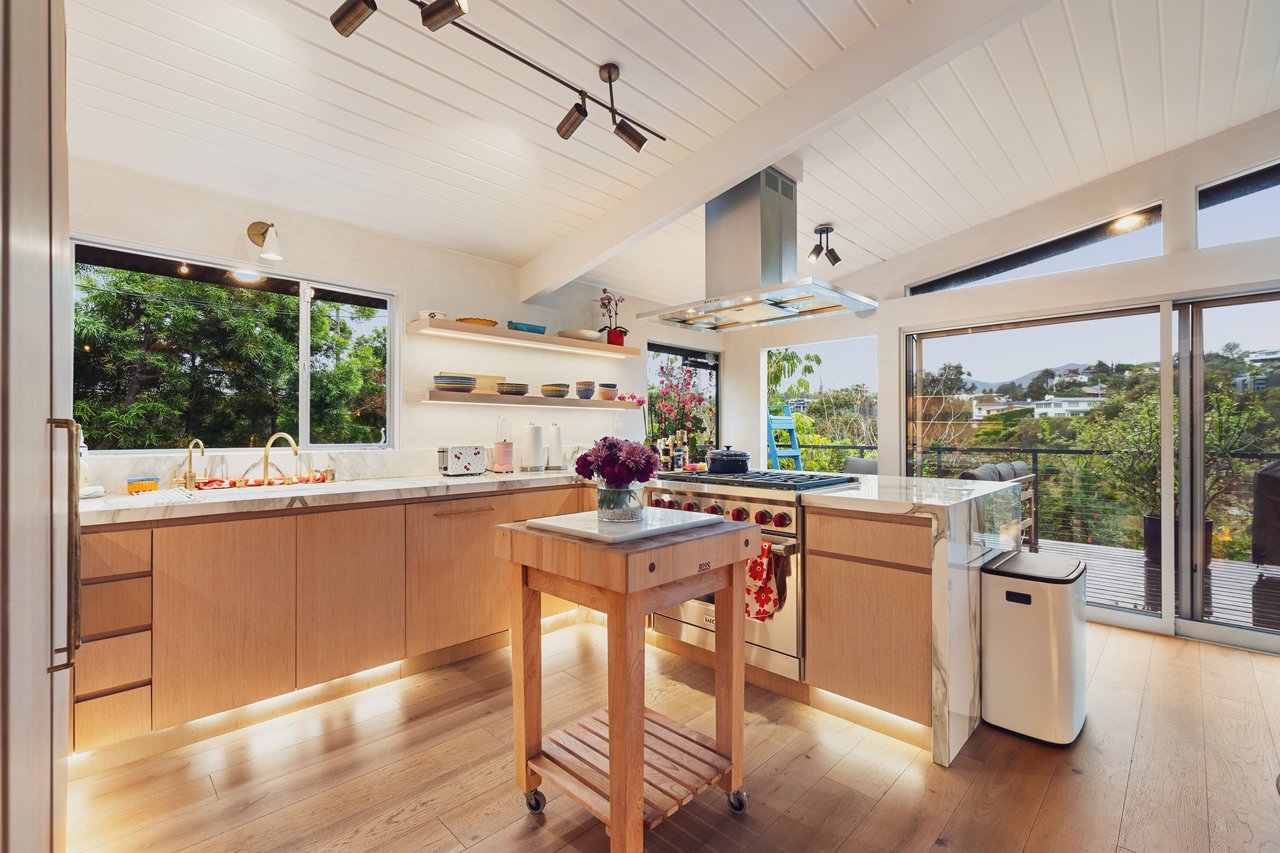 295 Mabery Rd, Santa Monica