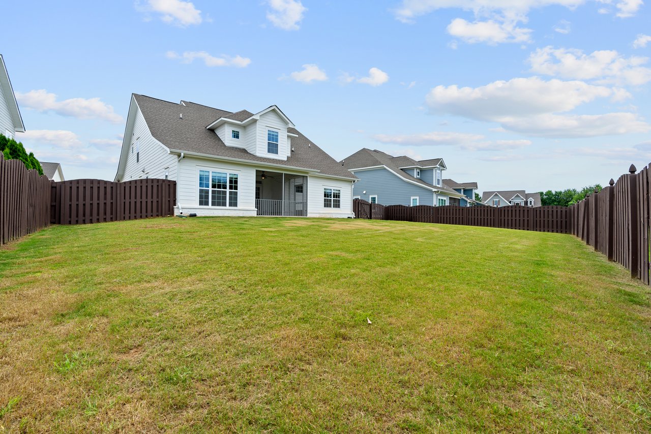 SPACE SPACE SPACE with a Luxury feel! Office AND Bonus Room!Office AND Bonus Room!