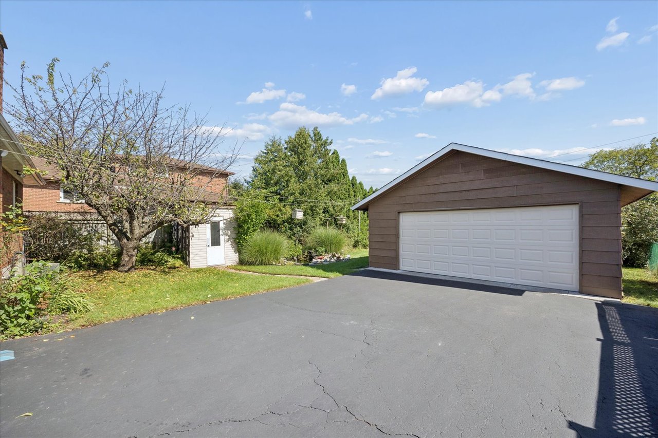 139 Elinor Avenue, Toronto