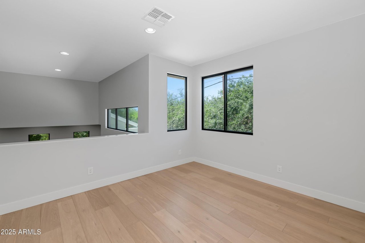 3720 N 40th Pl