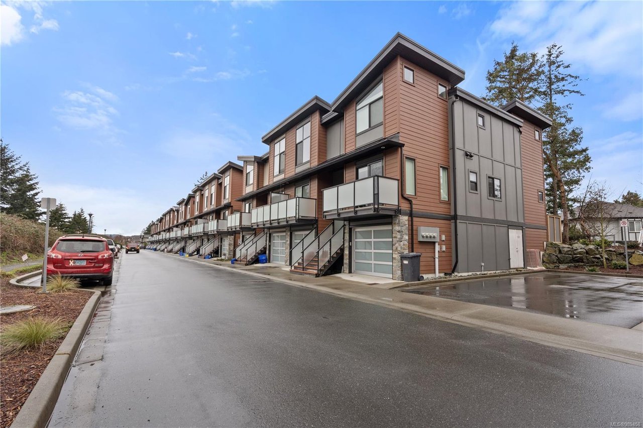 155-300 Phelps Ave