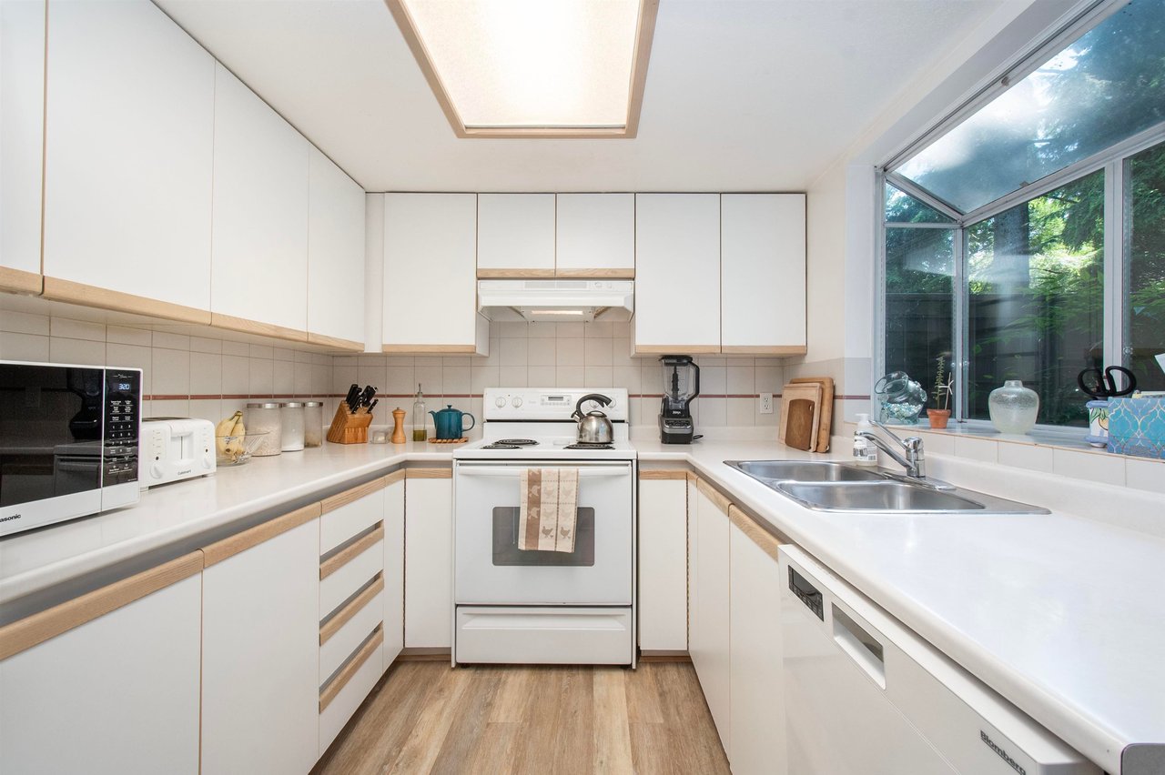 2922 Mt Seymour Pkwy