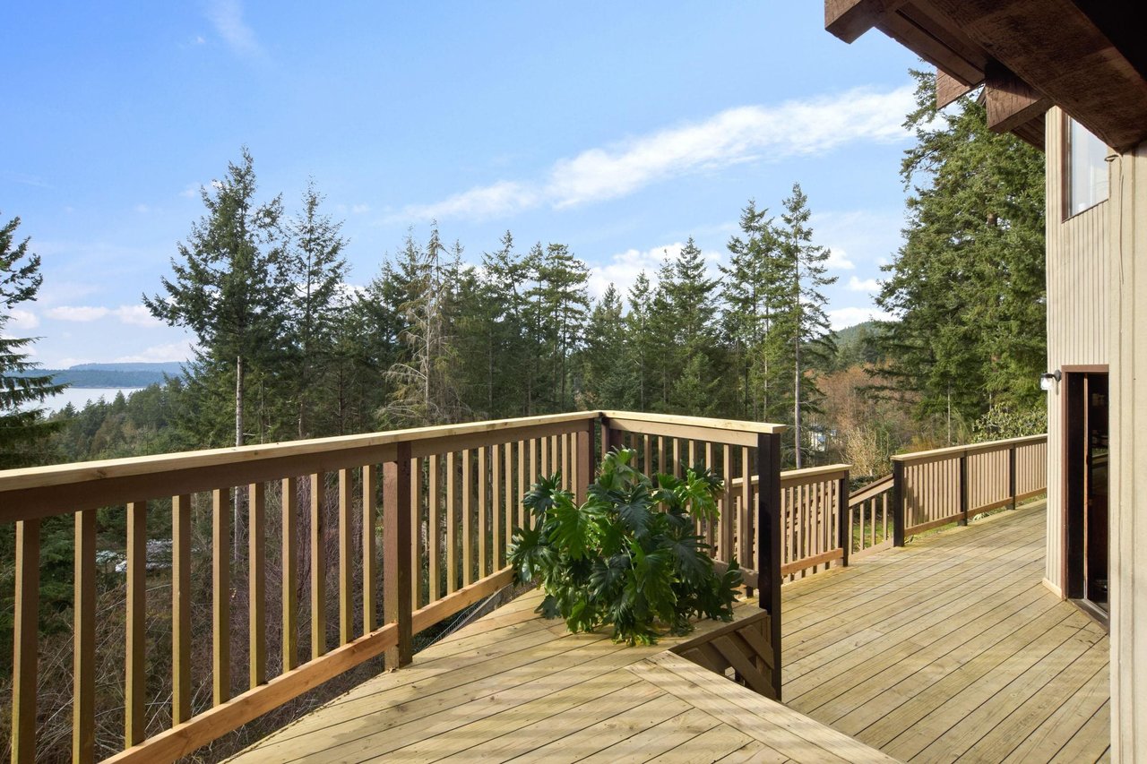 1557 Whitesails Dr