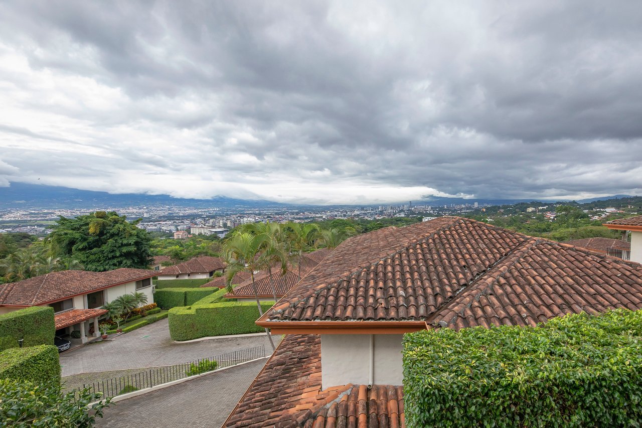 Remodeled Family Condo, Escazu, San Jose