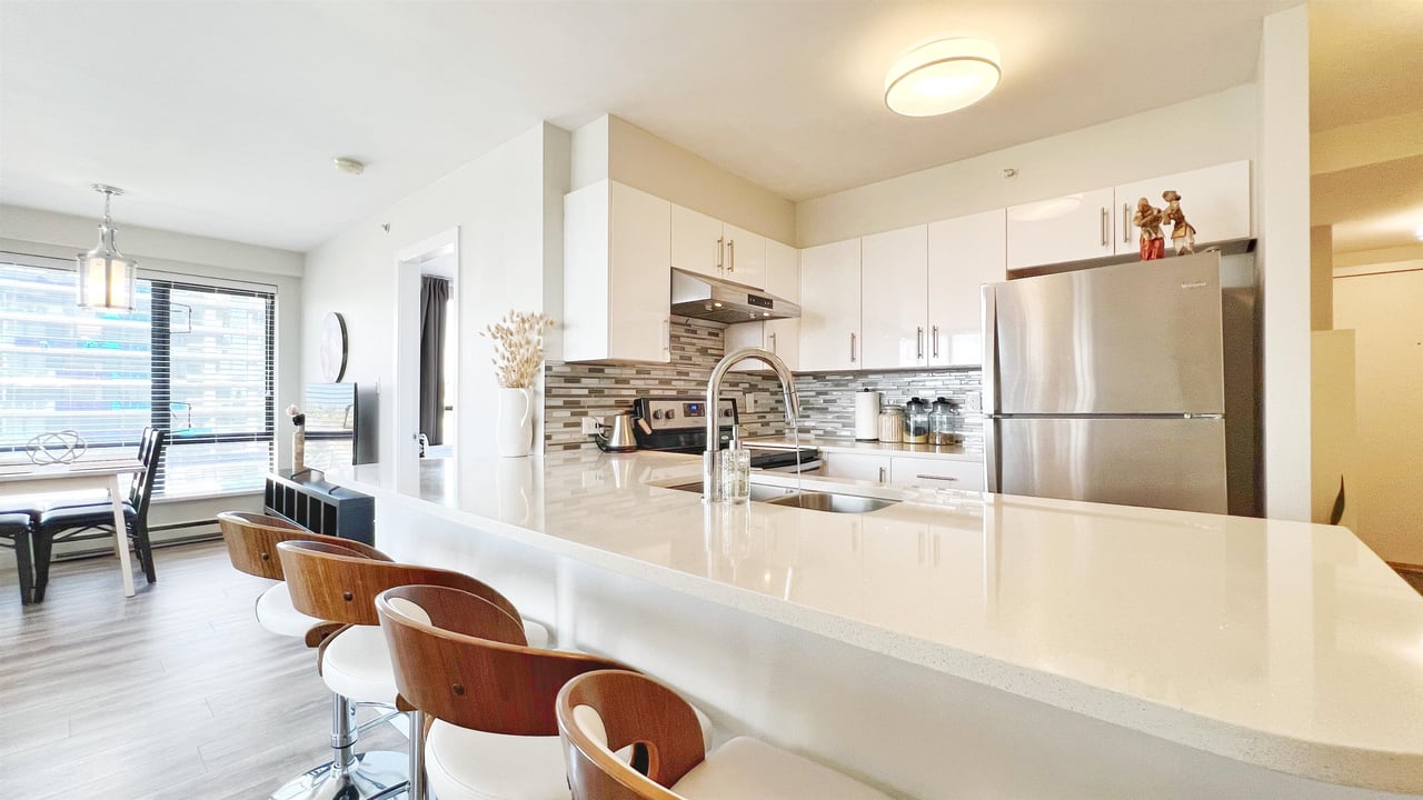 905-3438 Vanness Ave