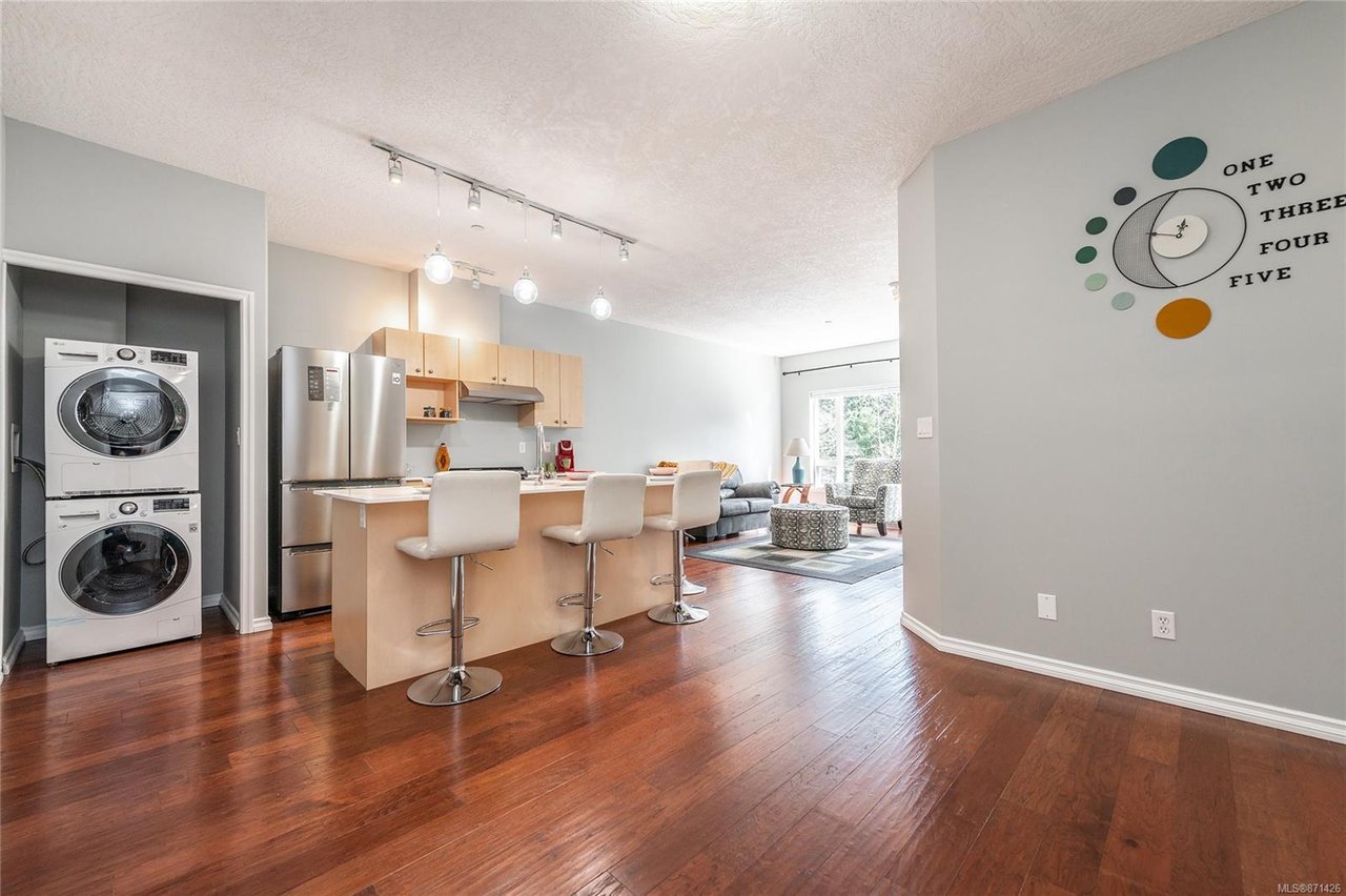 303-2823 Jacklin Rd