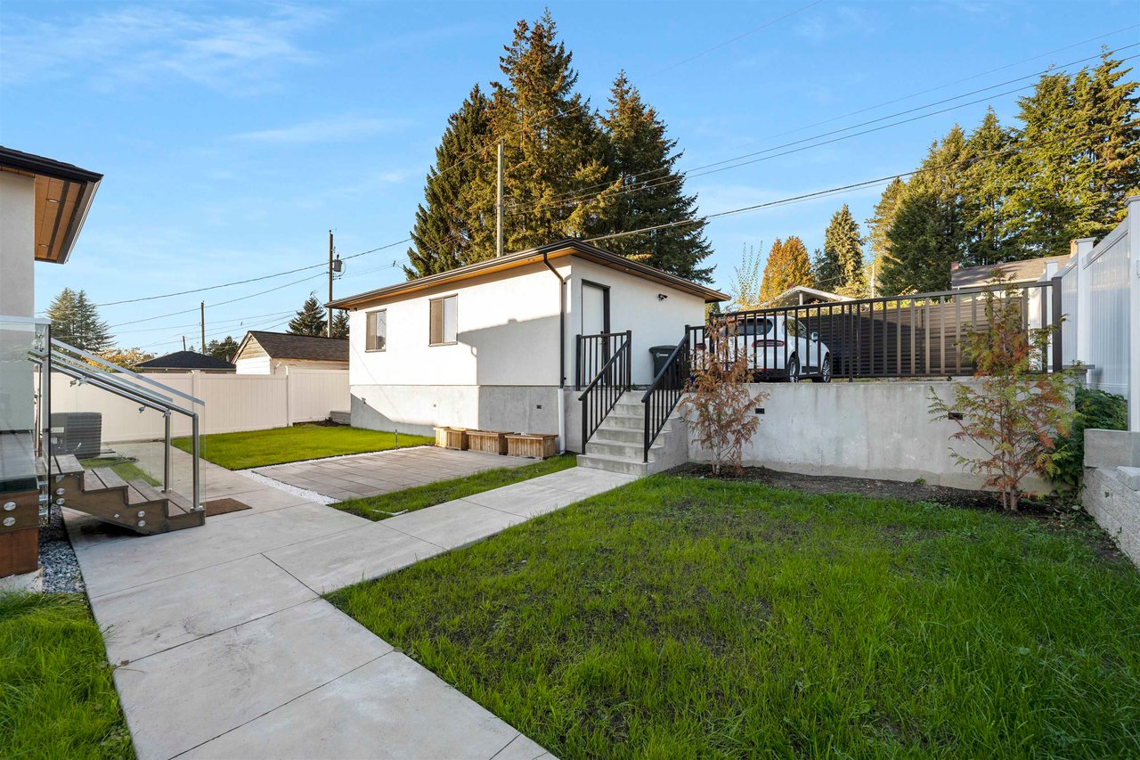 6211 Sumas St