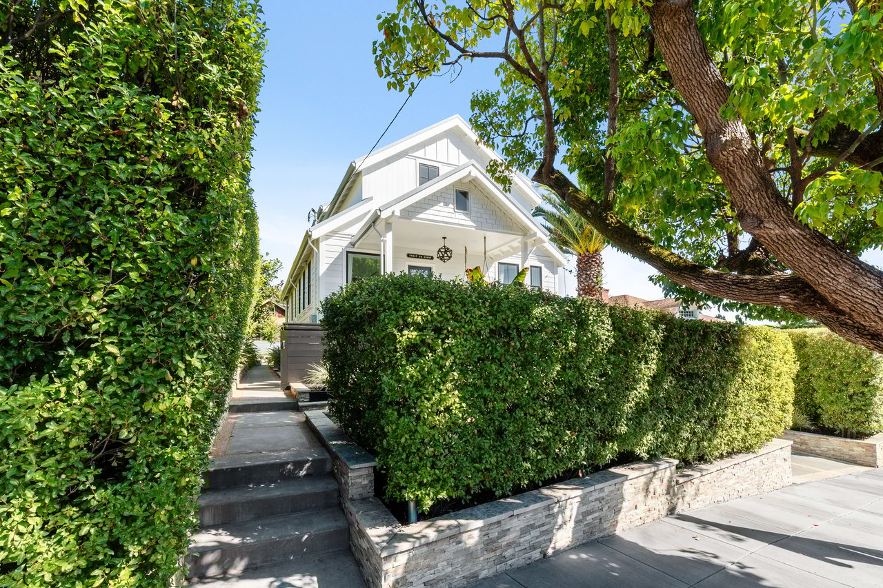 16 Carmelita Avenue