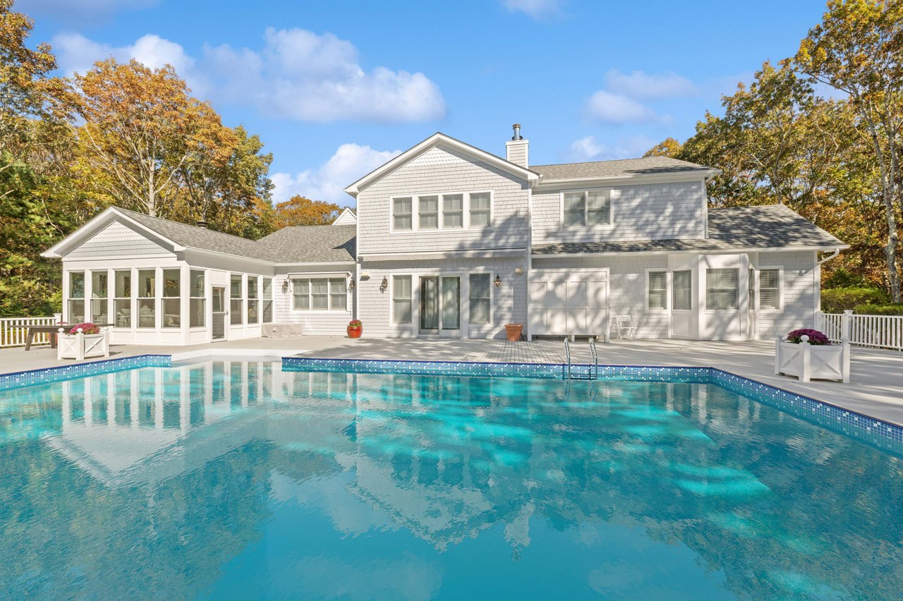 EAST HAMPTON RETREAT WITH POOL & TENNIS