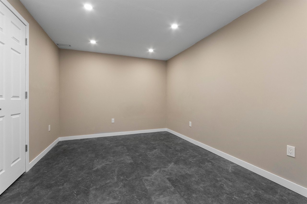 32378 Grebe Cres
