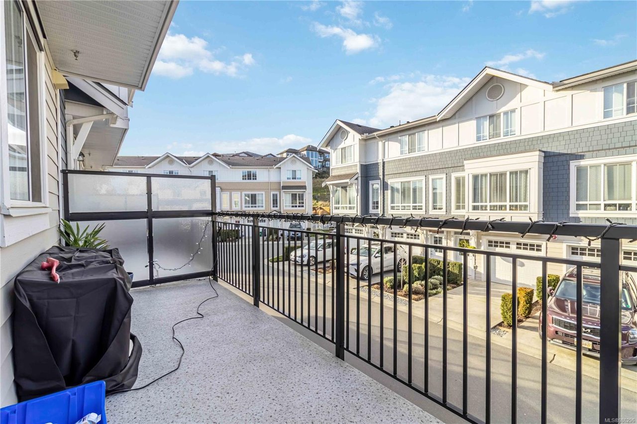 21-370 Latoria Blvd, Colwood