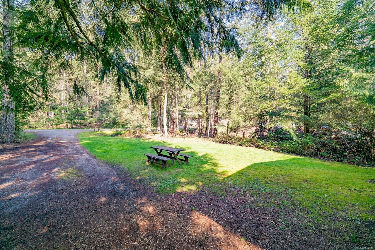 447 Berg Rd