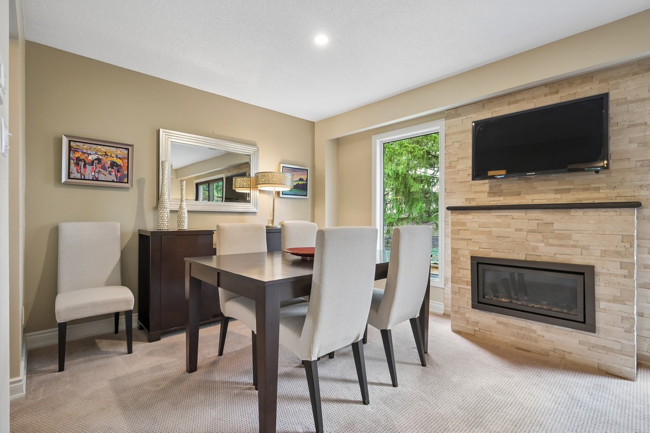 Ravine Living in Glen Abbey!