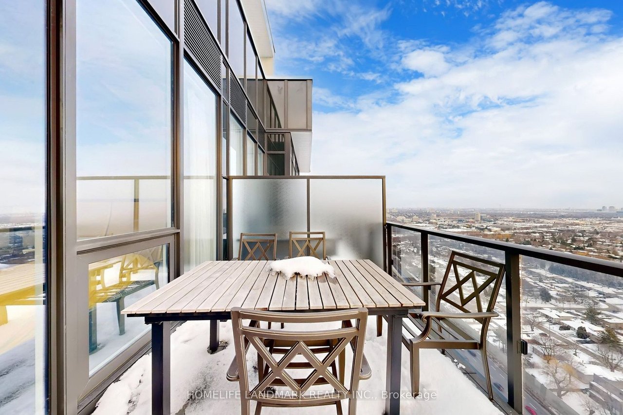 NORTH YORK'S PRESTIGIOUS COMMUNITY PENTHOUSE