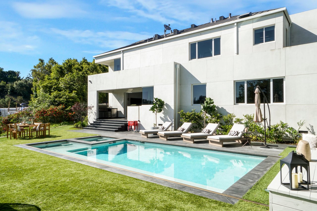 1116 Linda Flora Drive