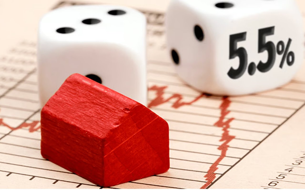 Red model house beside dice, one marked 5.5%, on a chart with a red zigzag line.